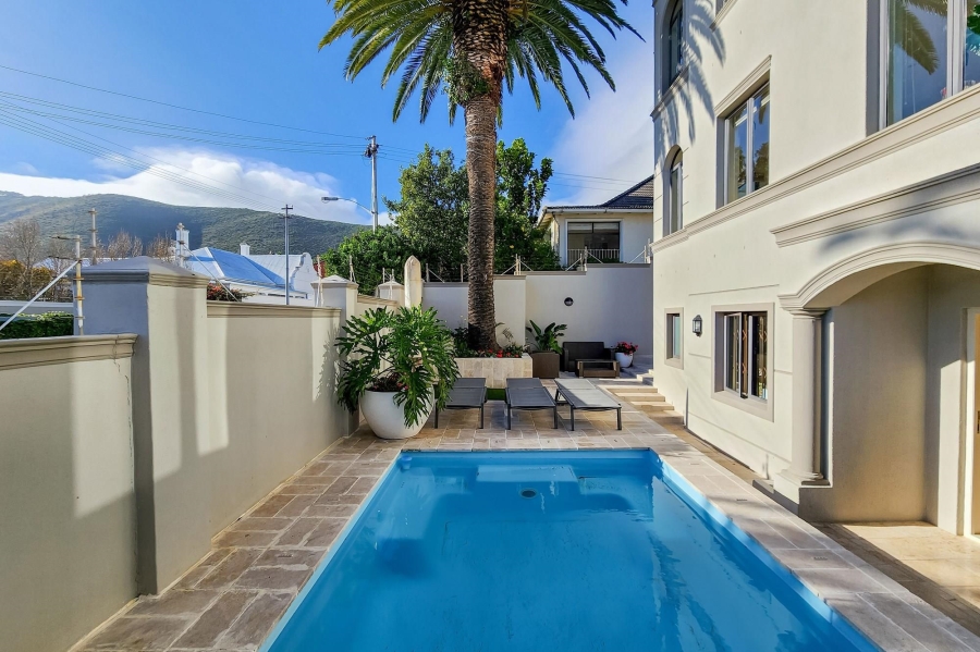 6 Bedroom Property for Sale in Fresnaye Western Cape